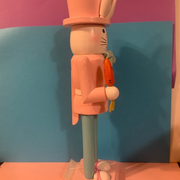 Check out this 10 inch bunny, holding a carrot - Picture 6 of 8